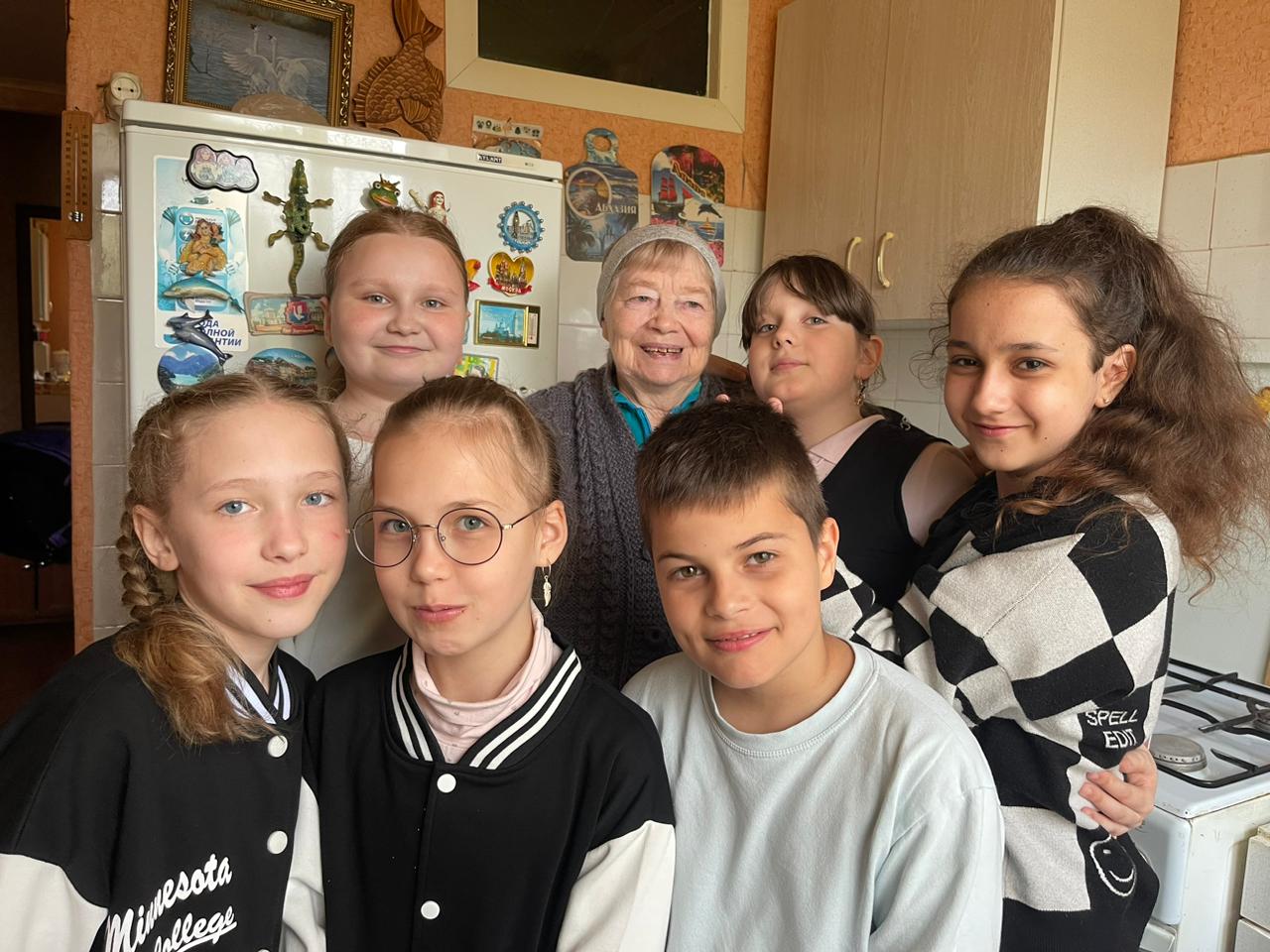 Учащиеся 4&amp;quot;Б&amp;quot; класса нанесли визит Тимохиной  Лидии Ивановне.