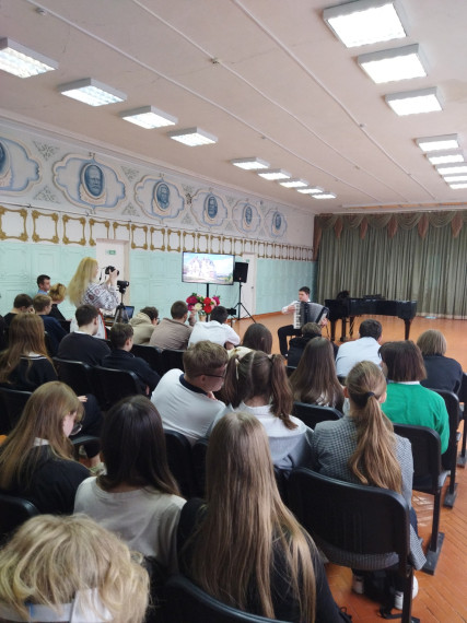 Учащиеся 9-х классов посетили культурно-просветительское мероприятие по Пушкинской карте «Живая классика».